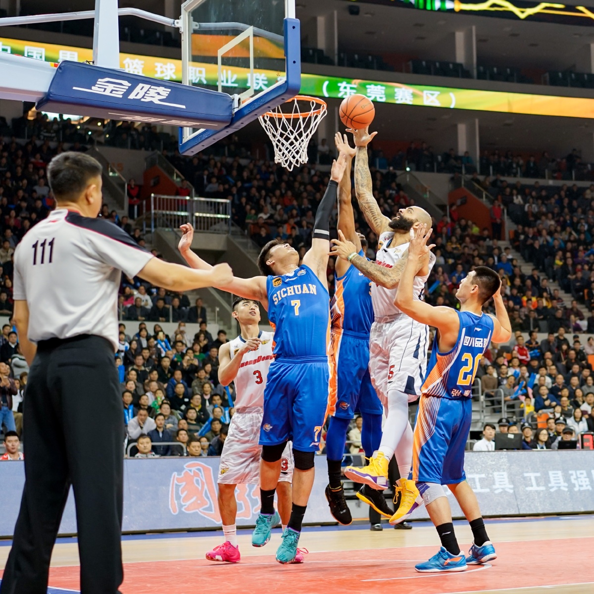 武里南联主帅：我们针对海港做了充分准备，比赛结果非常理想（武里南联主帅：对海港备战充分，赛果令人满意）