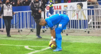 阿森纳3-1完胜拜仁，五档次差距尽显，欧冠小组赛掀翻对手（欧冠小组赛：阿森纳3-1击溃拜仁，实力鸿沟一览无遗）