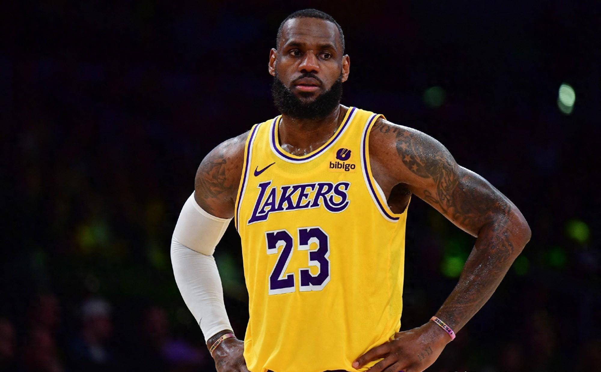 多特蒙德球迷挂横幅，反对海外比赛并攻击西甲高层（多特蒙德球迷打出标语，抵制海外办赛并抨击西甲高层）