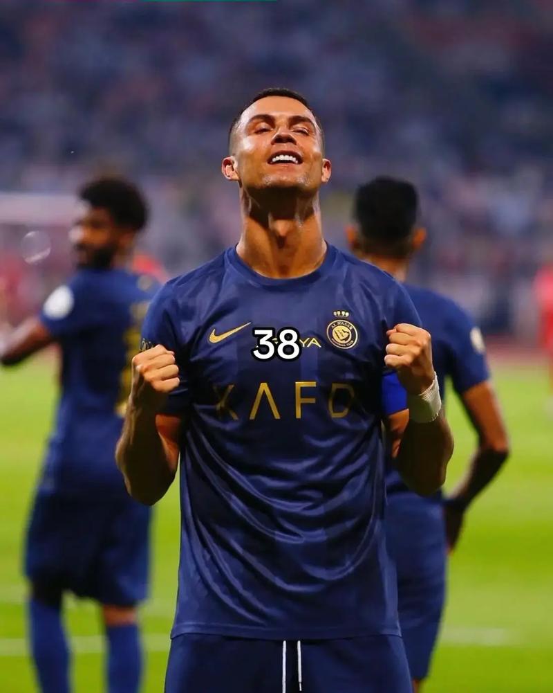 记者：对手骂梅西是“德保罗跟屁虫”，梅西被激怒后要约架（记者：对手嘲讽梅西为“德保罗跟班”，被激怒的梅西提出约战）