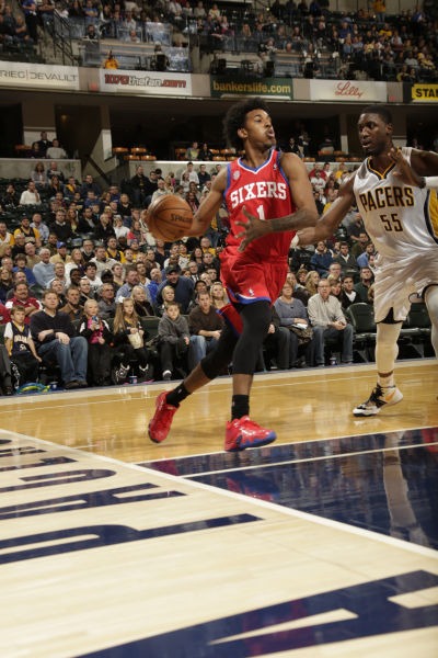 88天复出遭重创！排名跌至24，郑钦文肘伤藏隐患，奥运卫冕梦要碎（复出88天遭重击：郑钦文排名跌至24位，肘伤成隐忧，奥运卫冕恐告急）